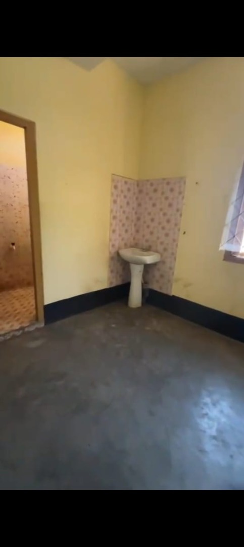 Unfurnished 2bhk in Datalpara, Dhirenpara, Guwahati, Assam, India for Rent